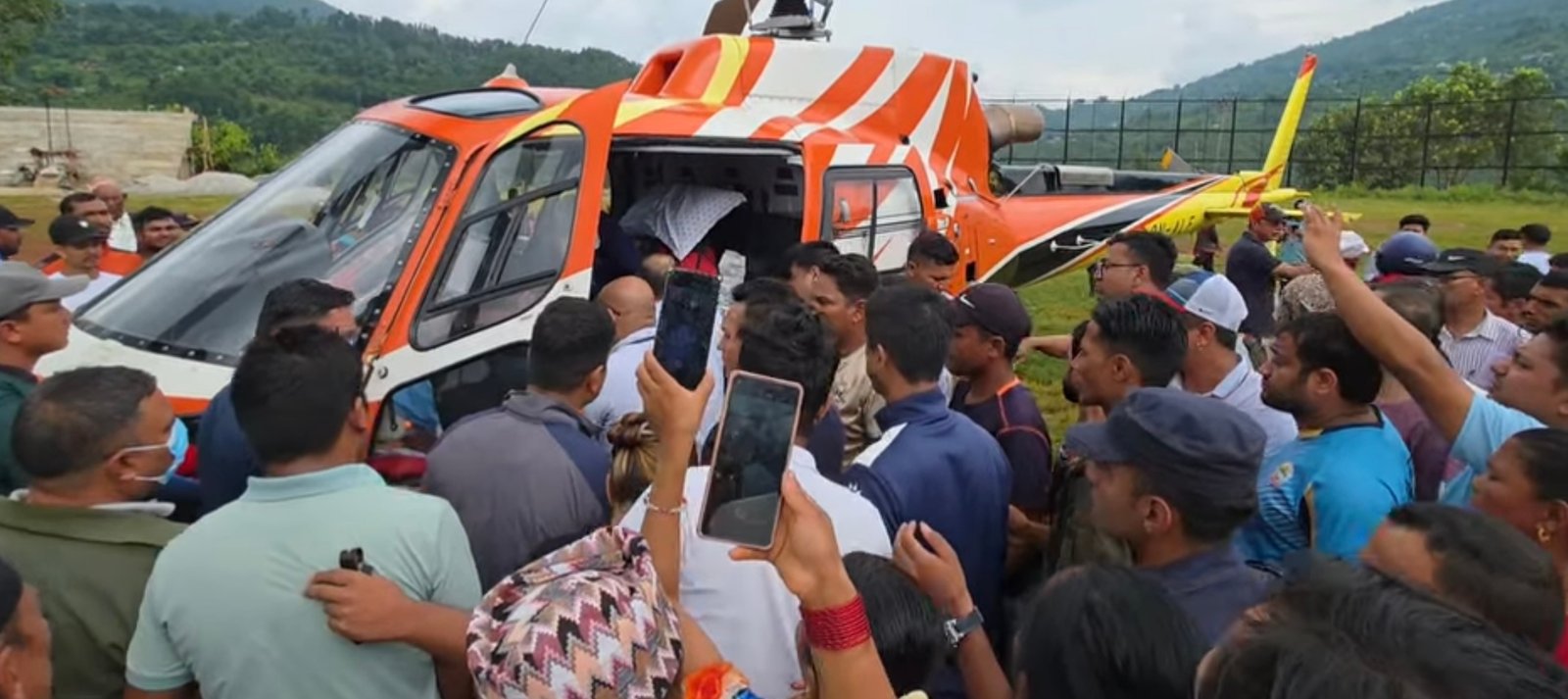 धादिङमा दुर्घटना : हेलिकप्टरमार्फत घाइतेलाई काठमाडौं रिफर